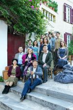 Η Μητέρα του Σκύλου πάει περιοδεία